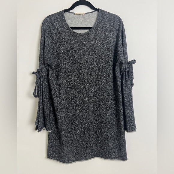 Altar'd State Gray Lightweight Sweatshirt Knit Split Bell Sleeve Shift Dress M - Picture 2 of 10